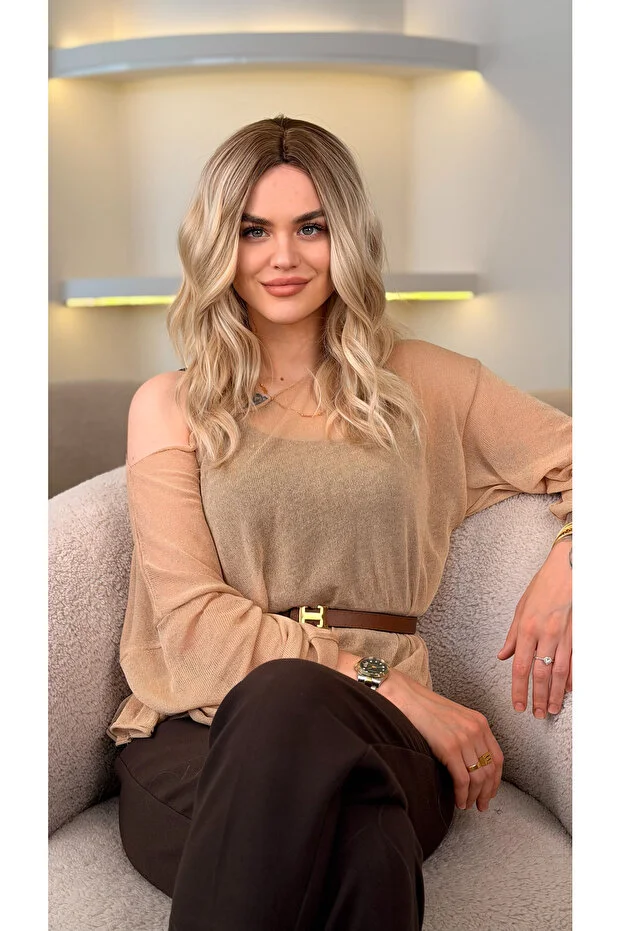 Ombreli Perçemsiz Dalgalı Röfleli VIP Peruk Ombreli Perçemsiz Dalgalı Röfleli VIP Peruk